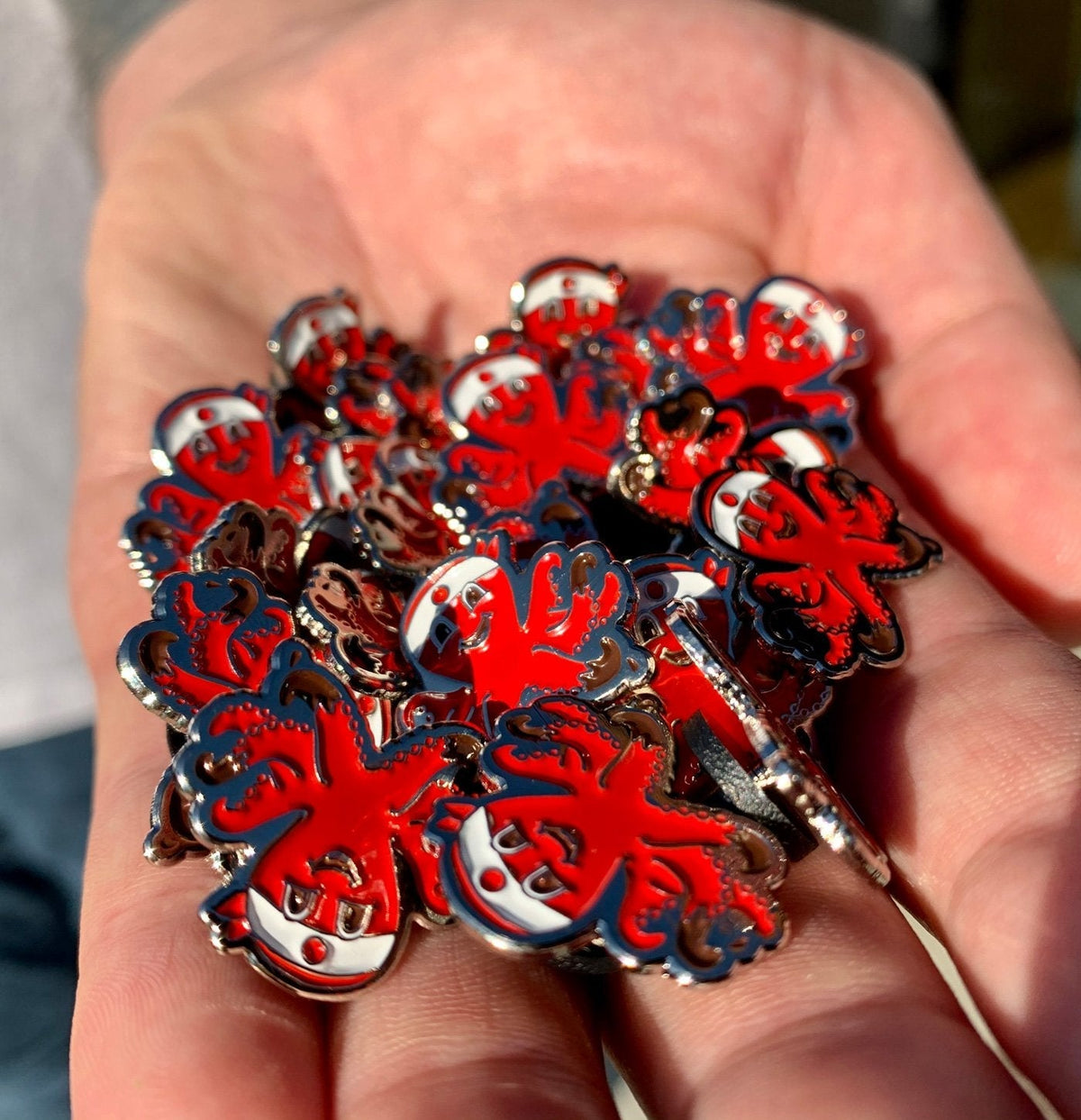 Red Octo Pin K6